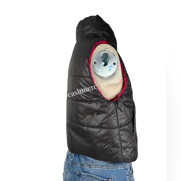 Jeanasis Reversible Puffer Packable Cropped Lightweight Nylon Vest - Picture 3 of 14